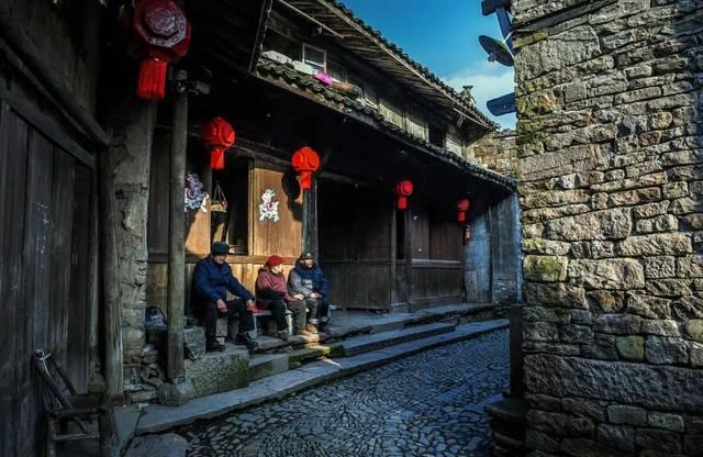 从不同角度研究东坡历史文化在海南的传承史与接受史 这个座谈会这样说→